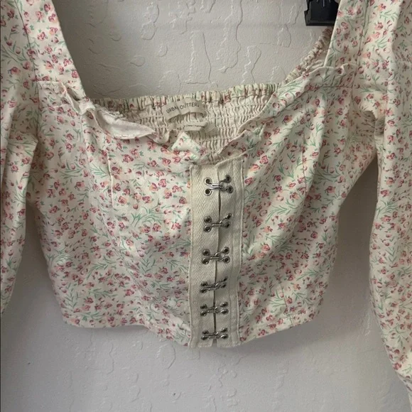 Urban Outfitters Love Struck White Cream Pink Crop Hook Blouse XS - Picture 3 of 6